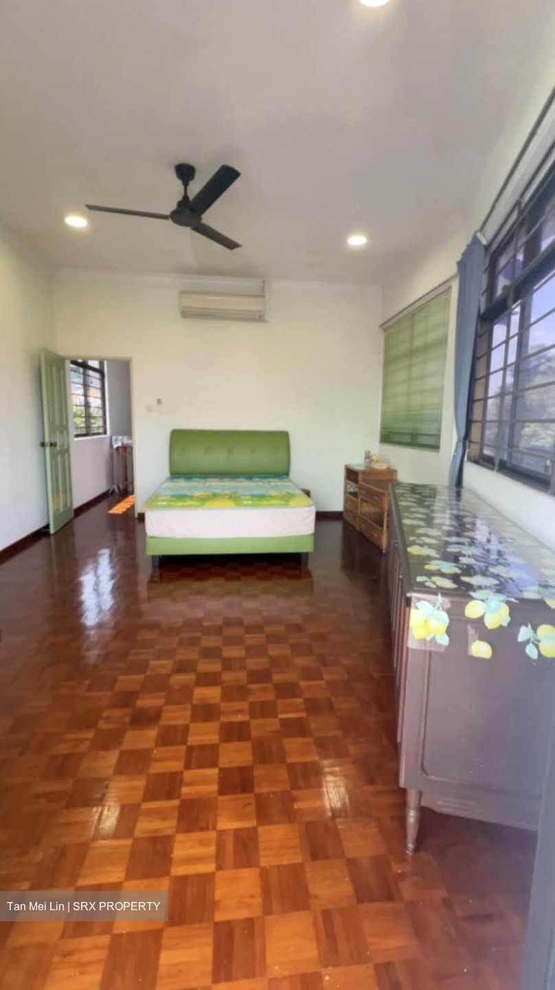Hougang Avenue 2 (D19), Terrace #586150421